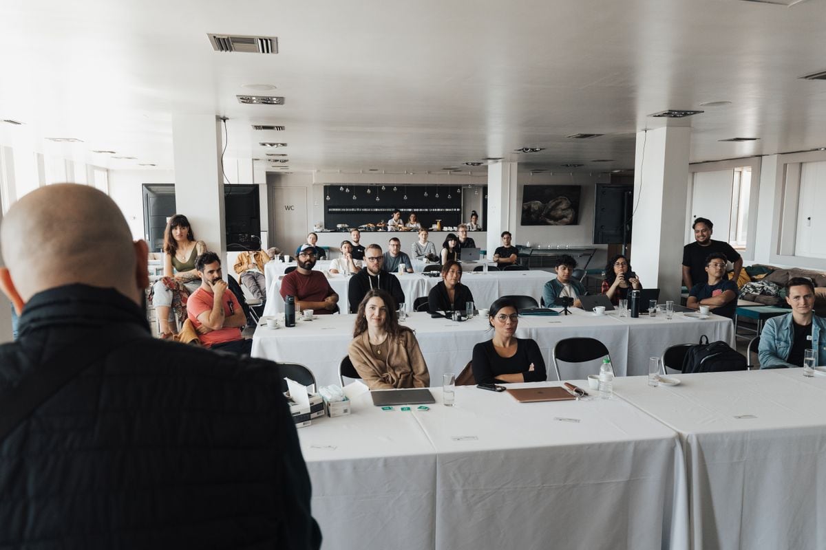 Sesión de capacitación profesional impartida por SISSLO